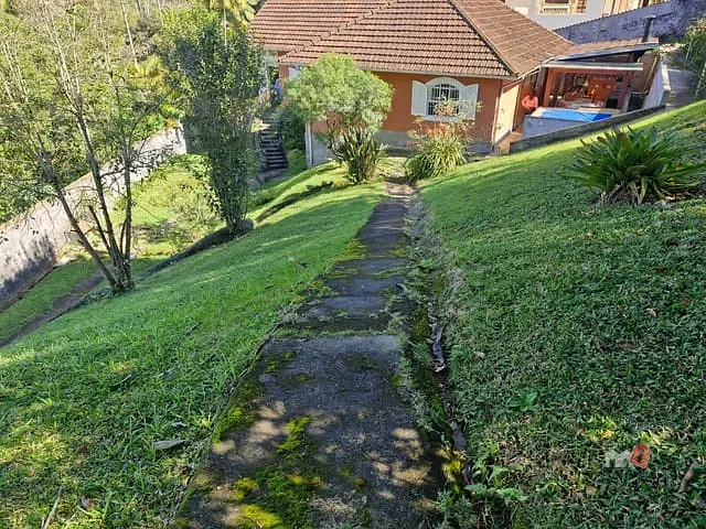 Casa com 1533m² 4 quartos e 2 banheiros, à venda, no bairro Quitandinha em Petrópolis