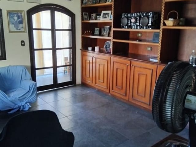 Casa com 300m² 4 quartos e 4 banheiros, à venda, no bairro Jardim Sao Luis em Santana de Parnaíba