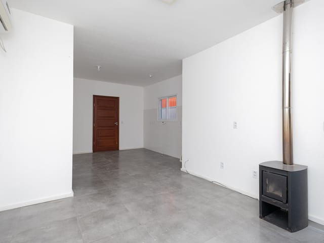 Casa 2 quartos e 1 banheiro, para alugar, no bairro Laranjal em Pelotas