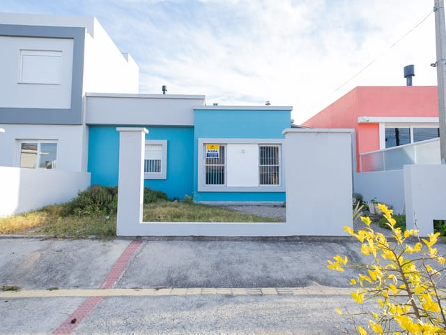 Casa 2 quartos e 1 banheiro, para alugar, no bairro Laranjal em Pelotas
