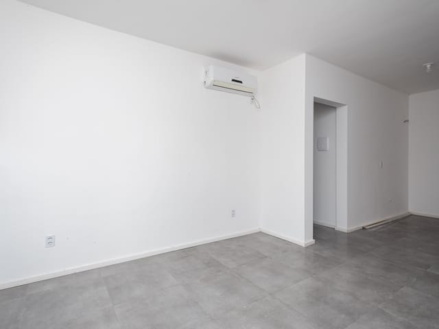 Casa 2 quartos e 1 banheiro, para alugar, no bairro Laranjal em Pelotas