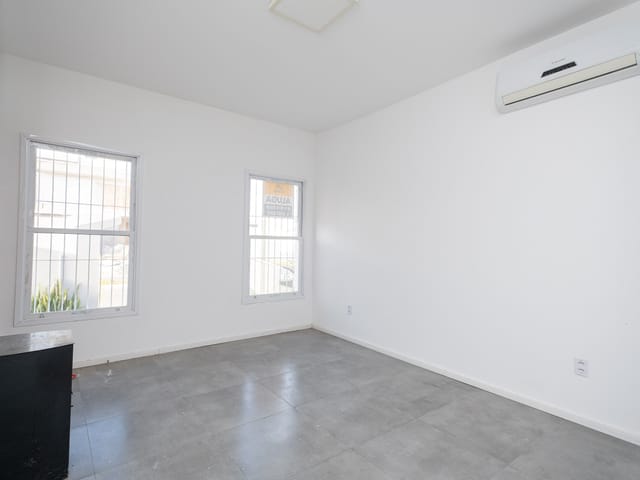 Casa 2 quartos e 1 banheiro, para alugar, no bairro Laranjal em Pelotas