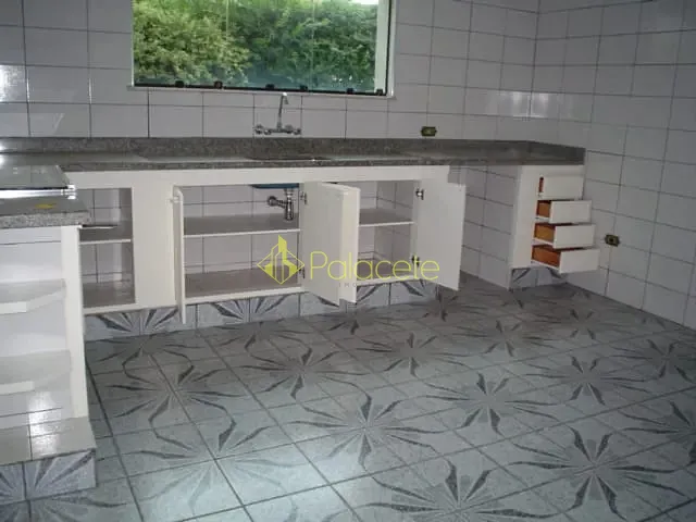 Casa com 980m² 4 quartos e 4 banheiros, à venda, no bairro Socorro em Pindamonhangaba