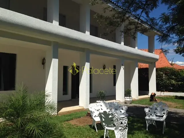 Casa com 980m² 4 quartos e 4 banheiros, à venda, no bairro Socorro em Pindamonhangaba