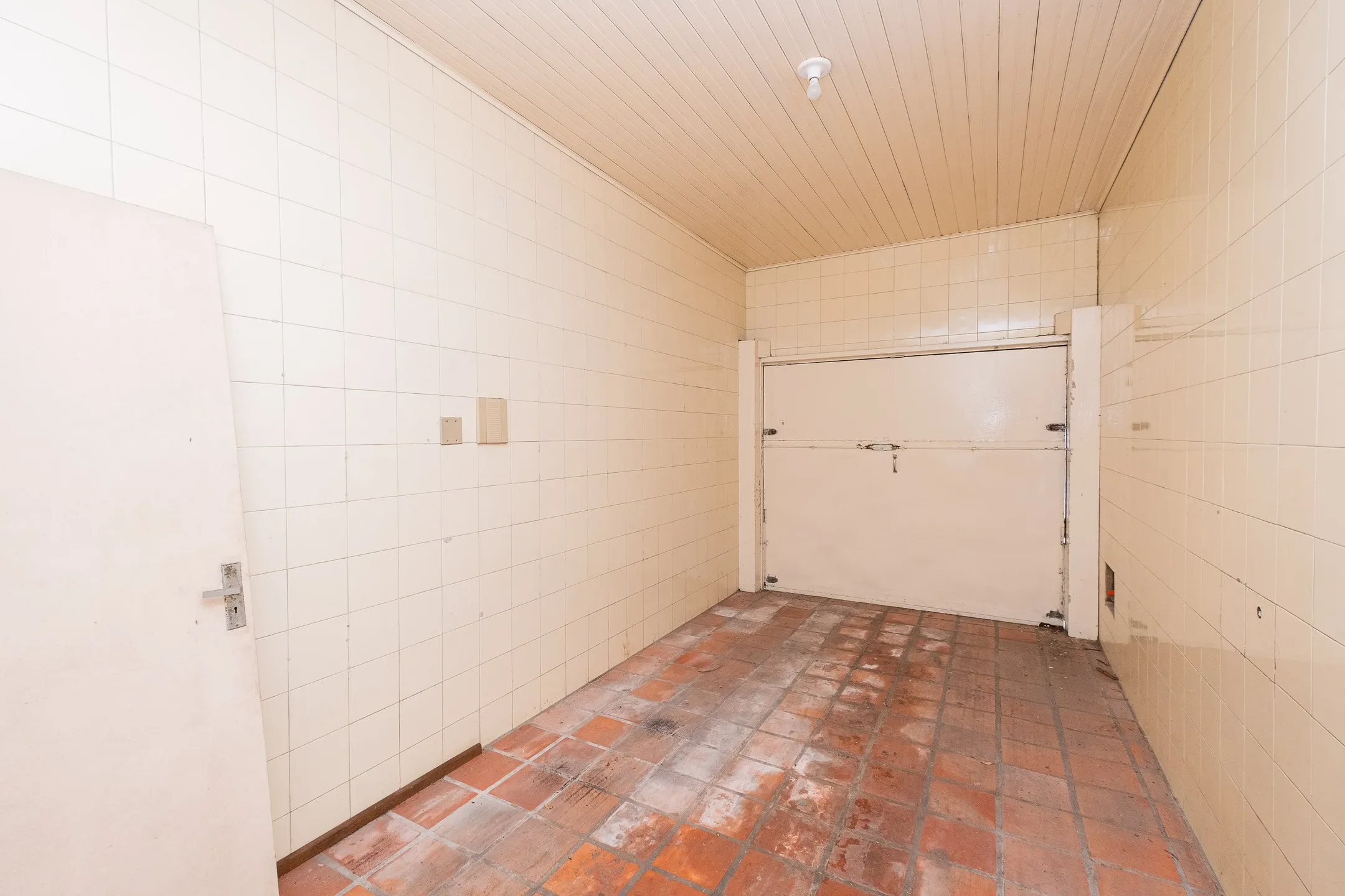 Casa à venda na Rua General Osório, Centro - 138 m², 2 quartos, sala com lareira, pátio aos fundos e garagem. - 13