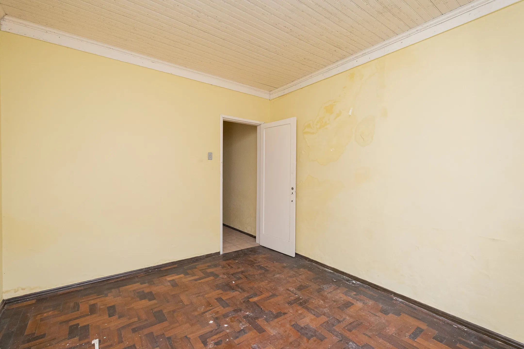 Casa à venda na Rua General Osório, Centro - 138 m², 2 quartos, sala com lareira, pátio aos fundos e garagem. - 8