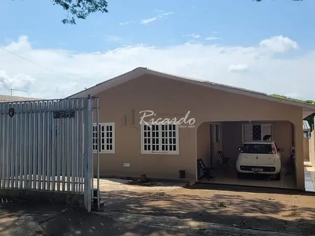 Casa 3 quartos e 2 banheiros, à venda, no bairro Conjunto Tropical em Arapongas