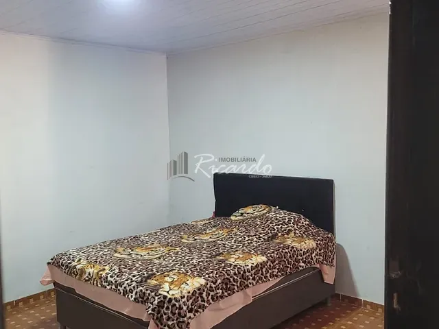 Casa 3 quartos e 2 banheiros, à venda, no bairro Conjunto Tropical em Arapongas