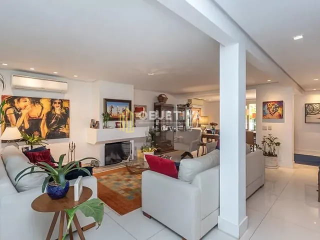 Casa 4 quartos e 4 banheiros, à venda, no bairro Três Figueiras em Porto Alegre