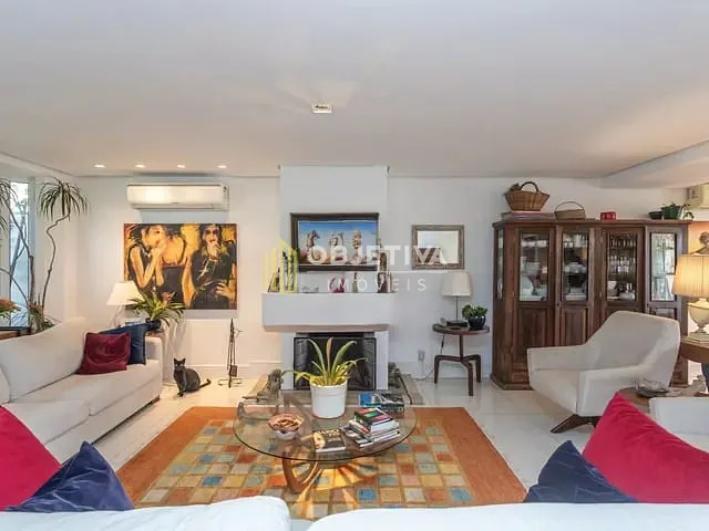 Casa 4 quartos e 4 banheiros, à venda, no bairro Três Figueiras em Porto Alegre