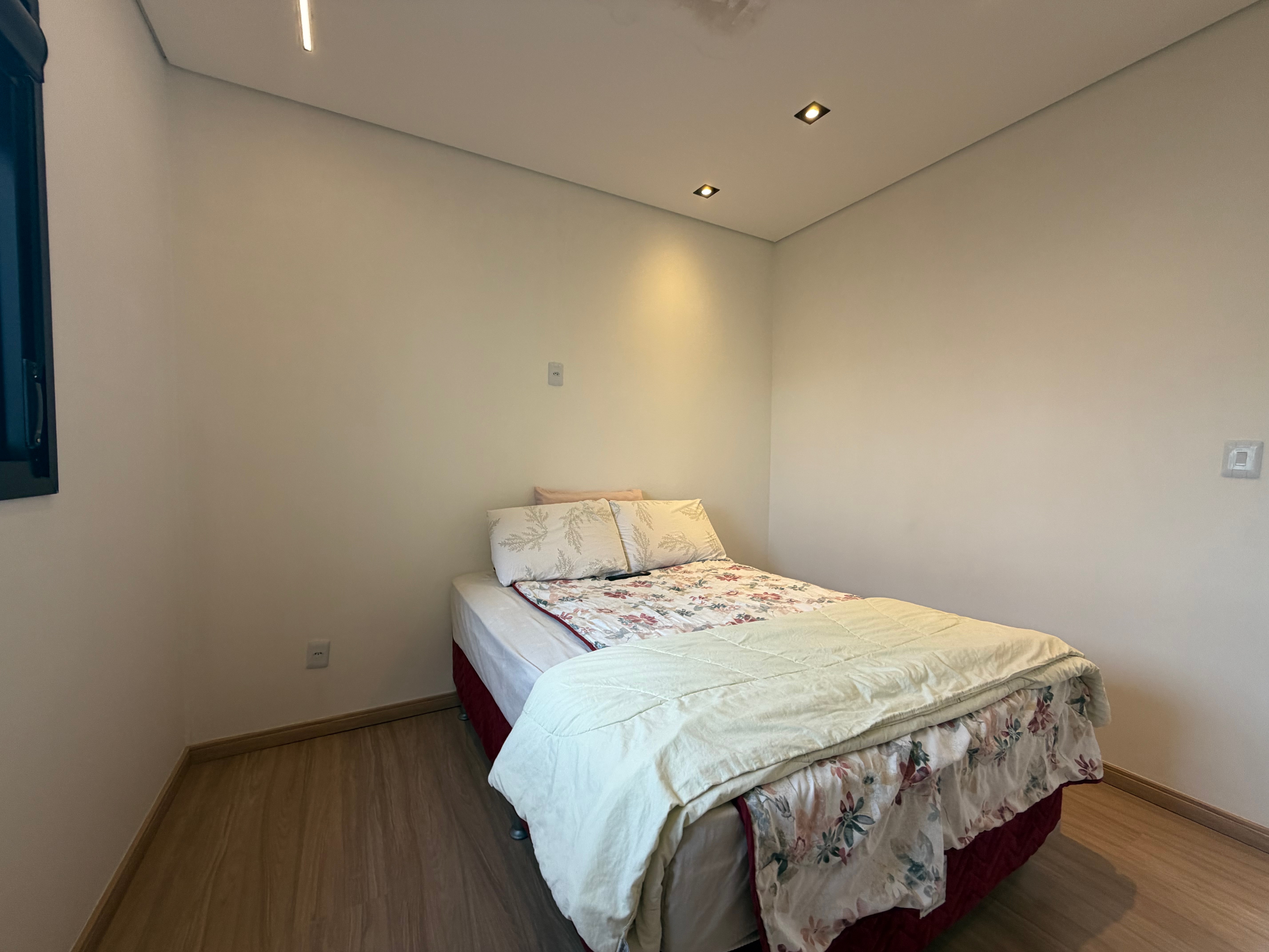 Casa à venda no Liberdade, Três Vendas - 48 m², 2 quartos, piso porcelanato e amplo pátio aos fundos. - 6