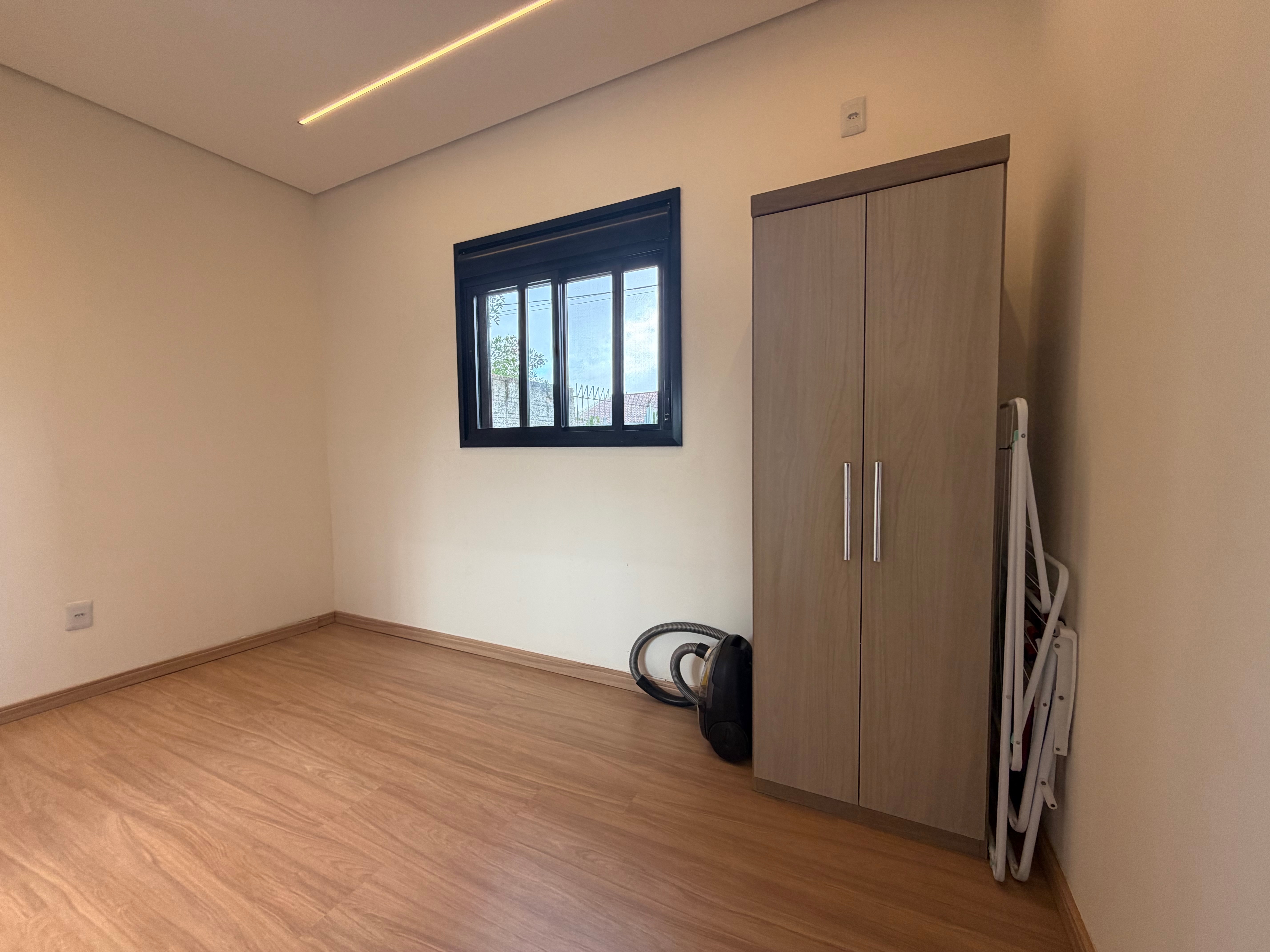 Casa à venda no Liberdade, Três Vendas - 48 m², 2 quartos, piso porcelanato e amplo pátio aos fundos. - 7