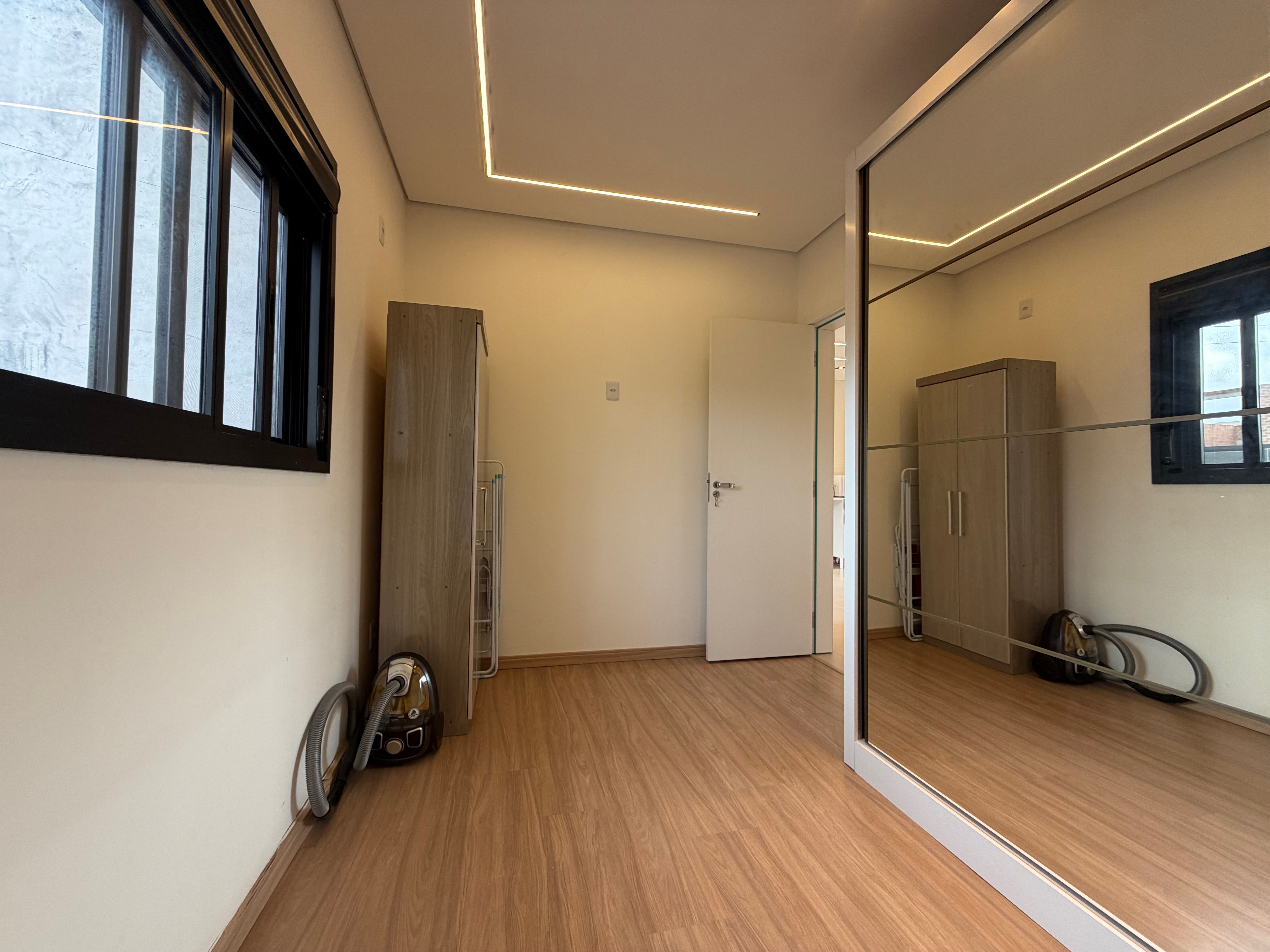Casa à venda no Liberdade, Três Vendas - 48 m², 2 quartos, piso porcelanato e amplo pátio aos fundos. - 8