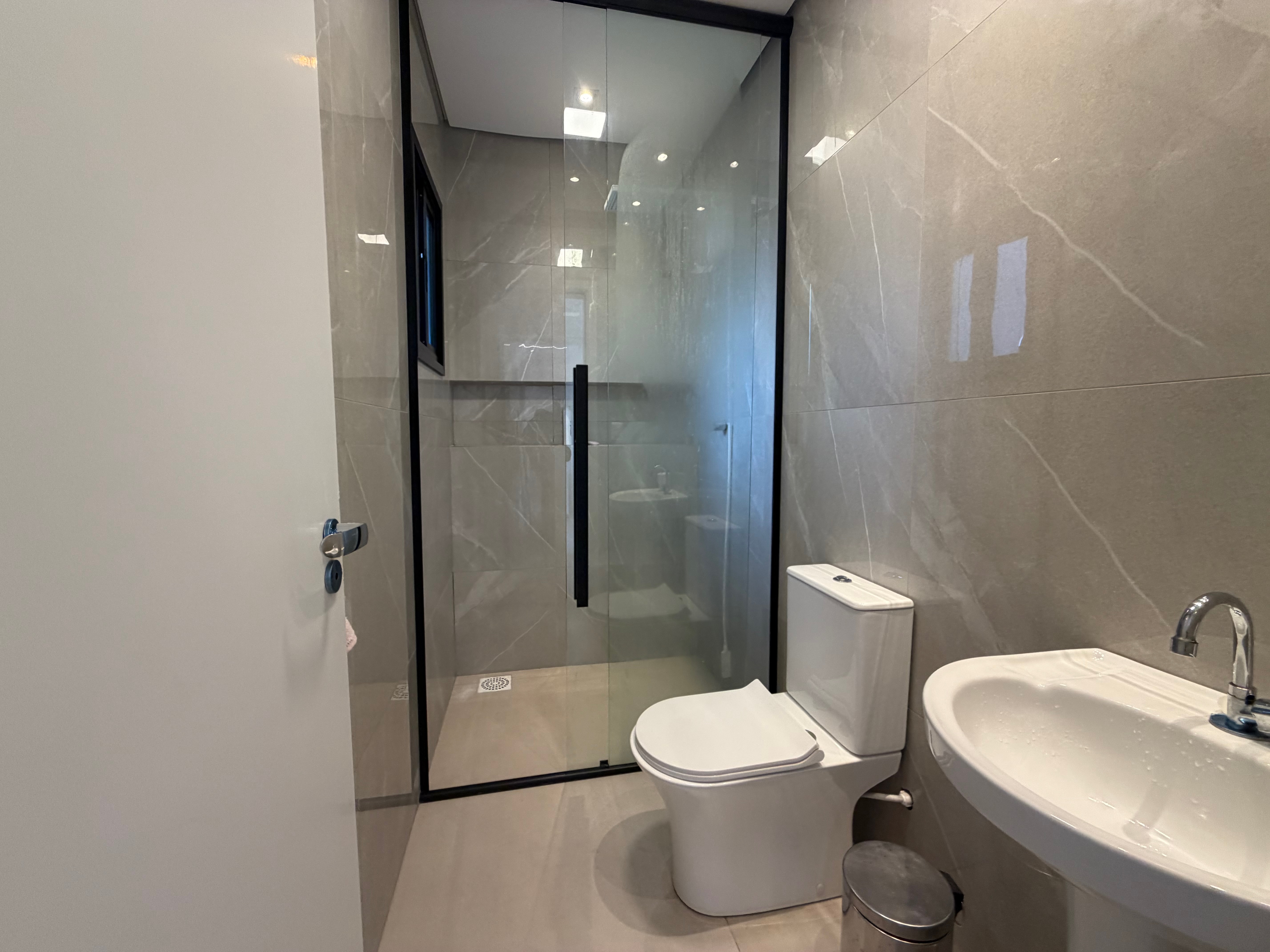 Casa à venda no Liberdade, Três Vendas - 48 m², 2 quartos, piso porcelanato e amplo pátio aos fundos. - 10
