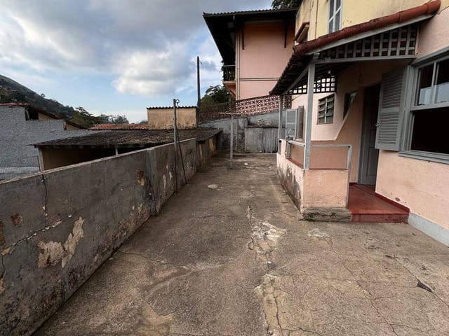 Casa 2 quartos e 1 banheiro, para alugar, no bairro Quissama em Petrópolis