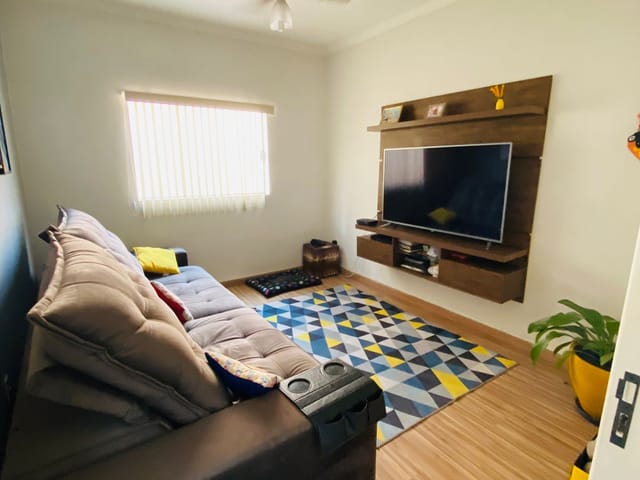 Casa com 250m² 4 quartos e 3 banheiros, à venda, no bairro Residencial Mombaça em Pindamonhangaba