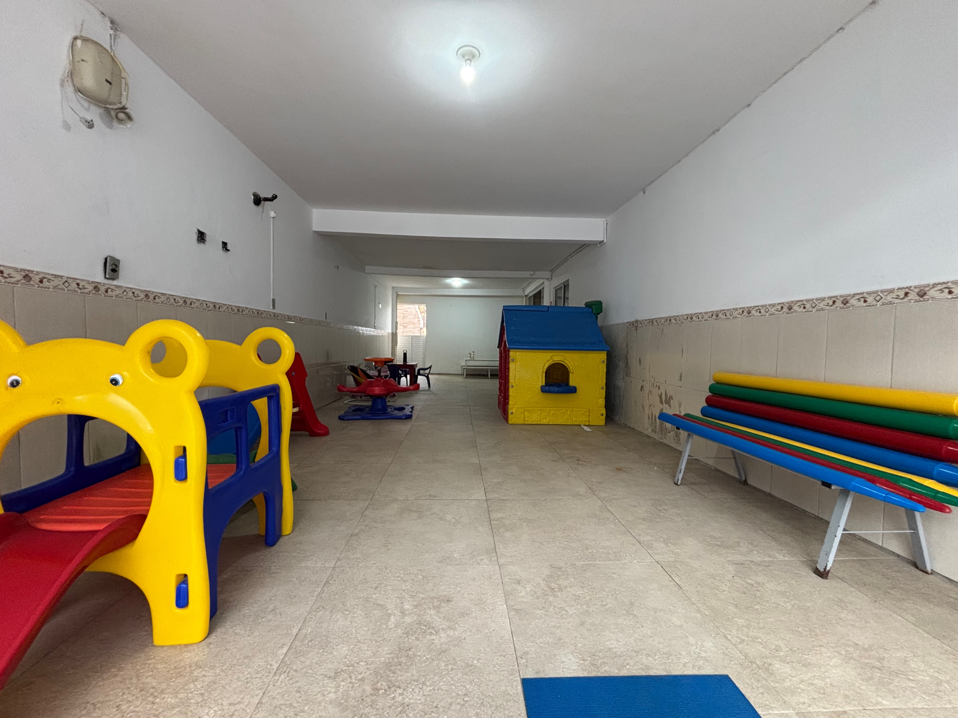 Casa comercial e residencial à venda nas Três Vendas, Pelotas - 271m², 3 quartos (sendo 1 suíte), amplo pátio e com ótimo potencial. - 16