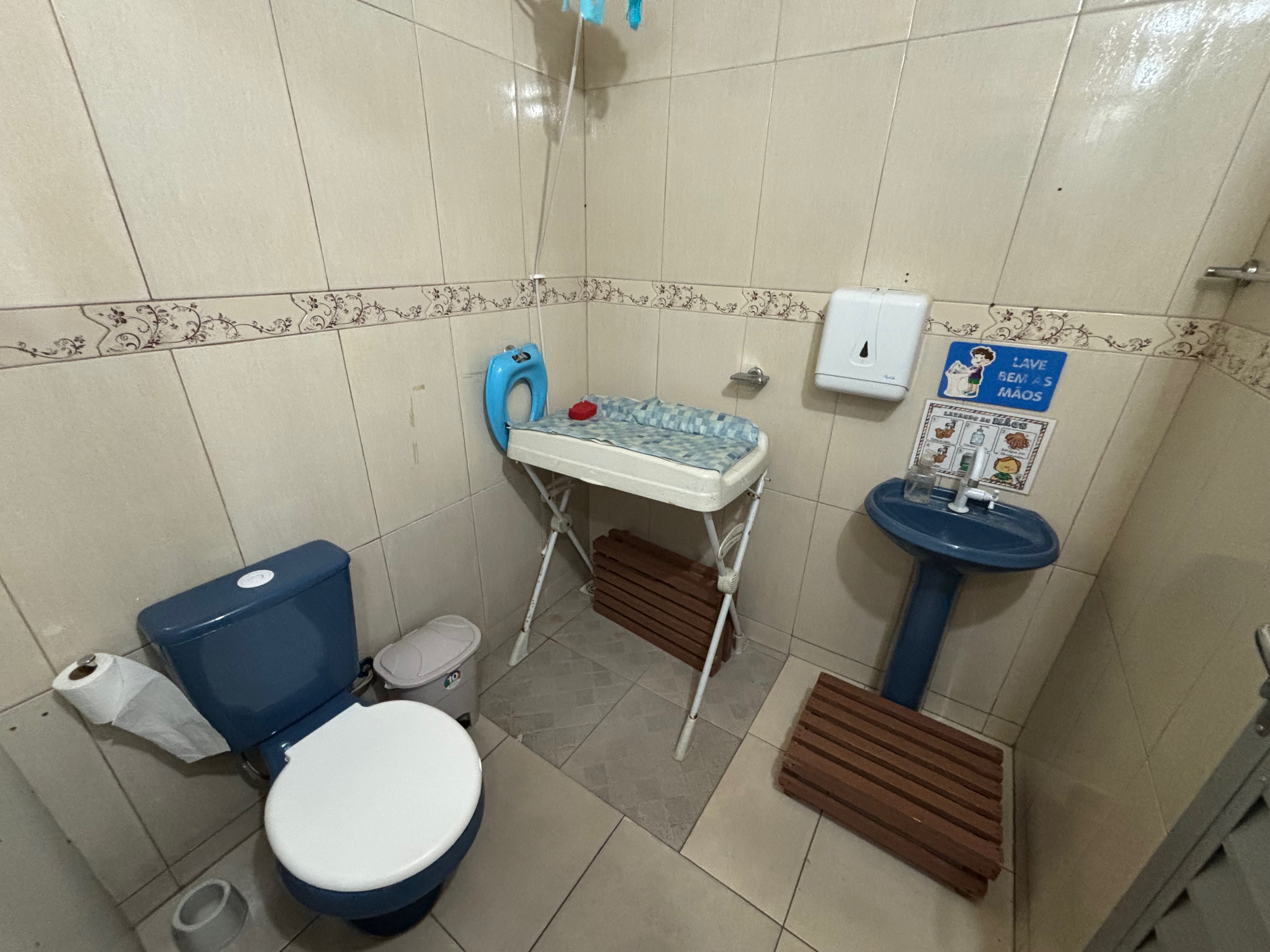Casa comercial e residencial à venda nas Três Vendas, Pelotas - 271m², 3 quartos (sendo 1 suíte), amplo pátio e com ótimo potencial. - 10