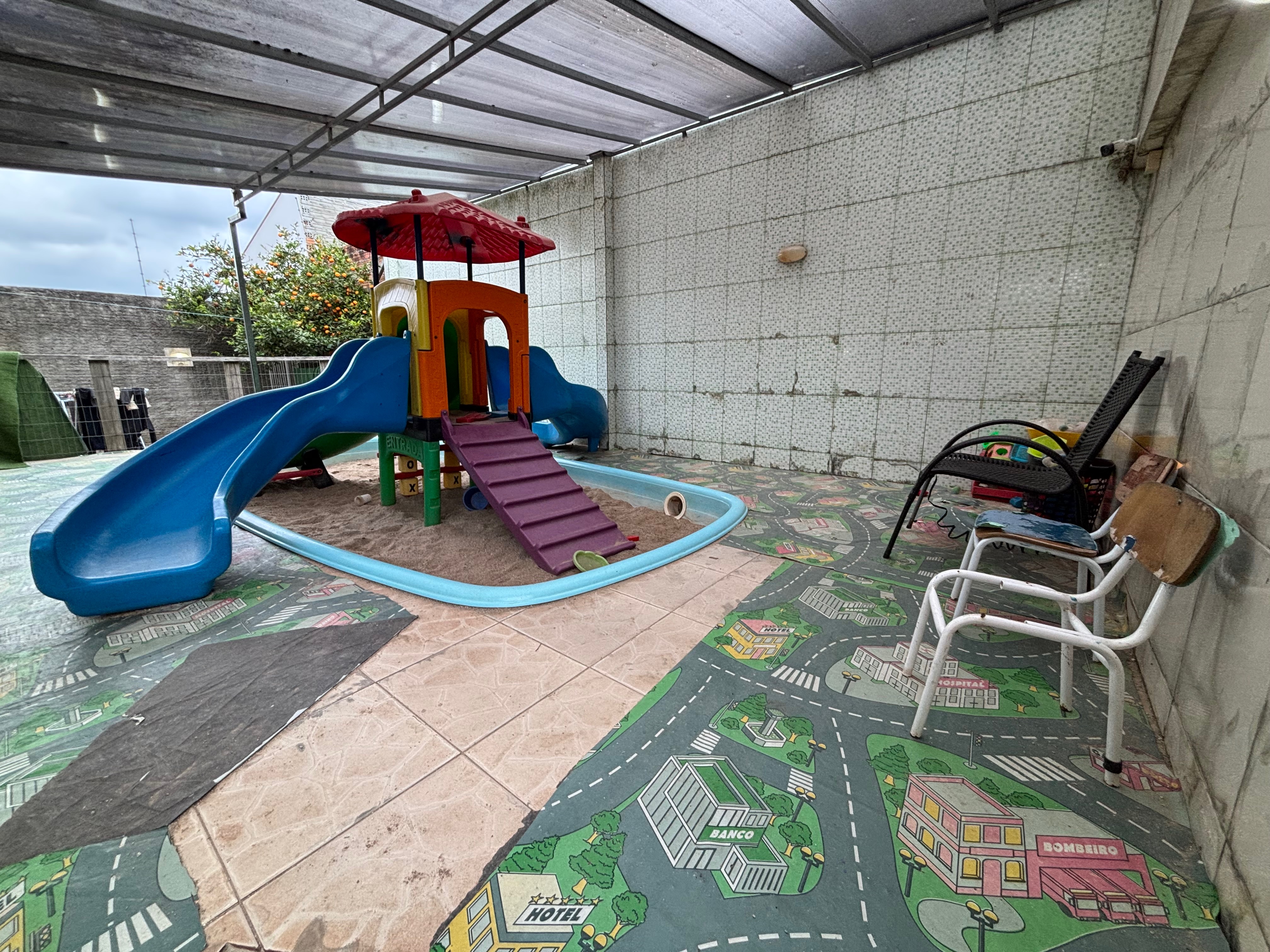 Casa comercial e residencial à venda nas Três Vendas, Pelotas - 271m², 3 quartos (sendo 1 suíte), amplo pátio e com ótimo potencial. - 18