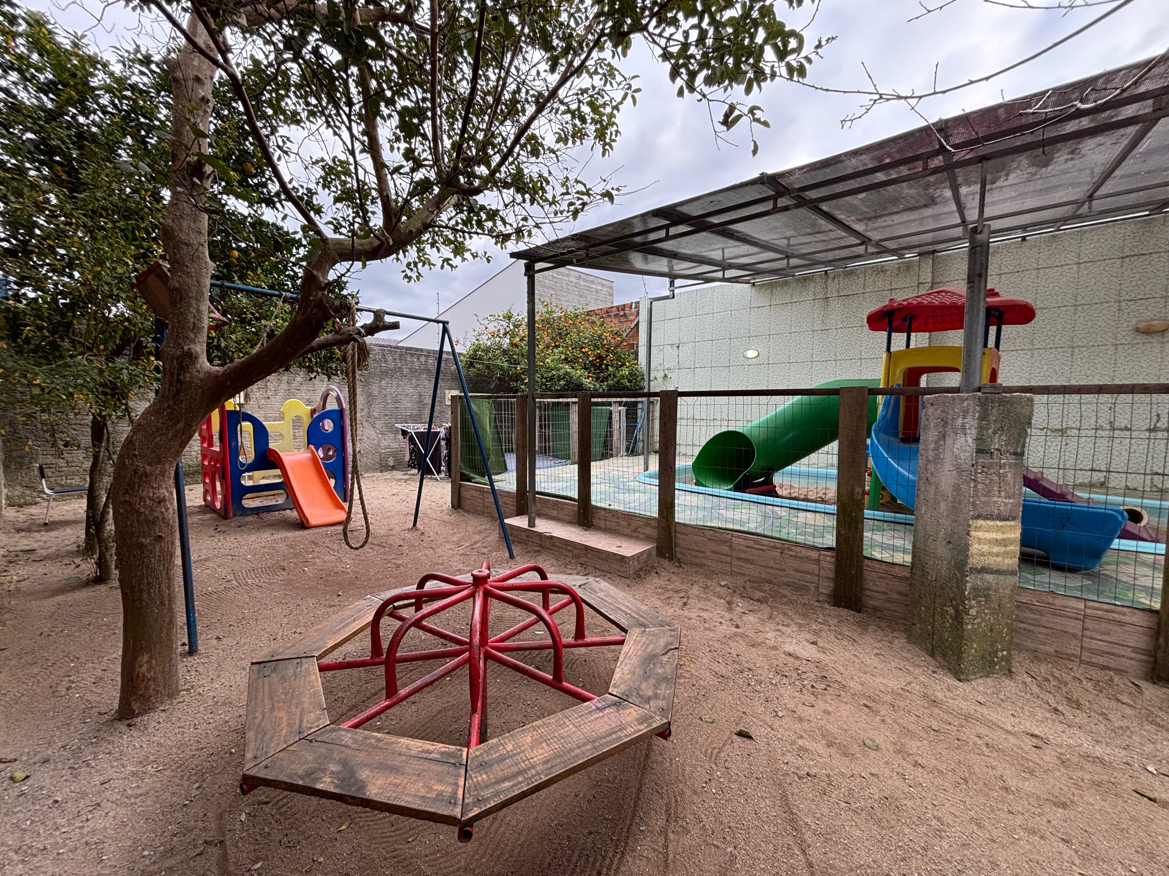 Casa comercial e residencial à venda nas Três Vendas, Pelotas - 271m², 3 quartos (sendo 1 suíte), amplo pátio e com ótimo potencial. - 19