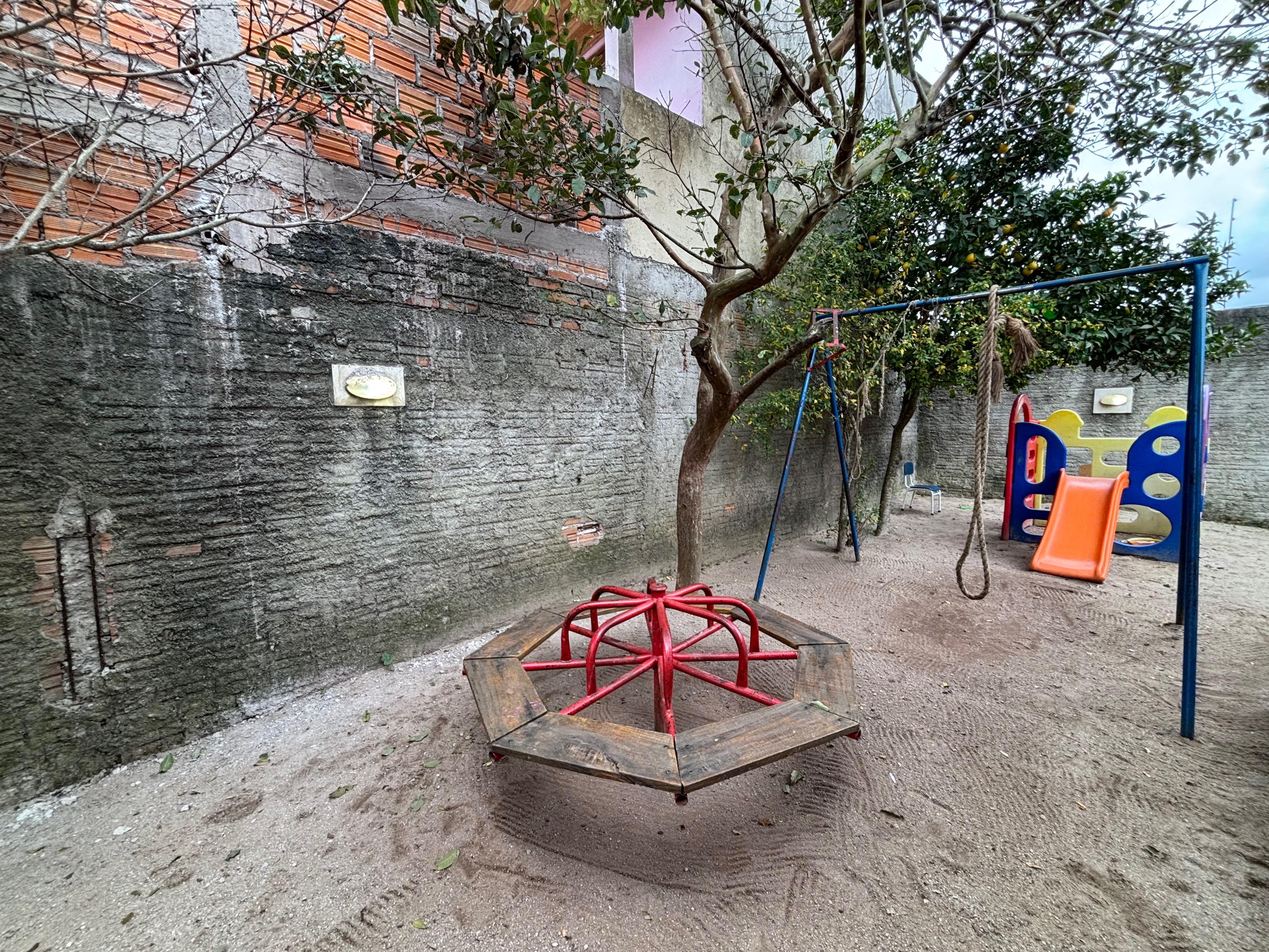Casa comercial e residencial à venda nas Três Vendas, Pelotas - 271m², 3 quartos (sendo 1 suíte), amplo pátio e com ótimo potencial. - 20