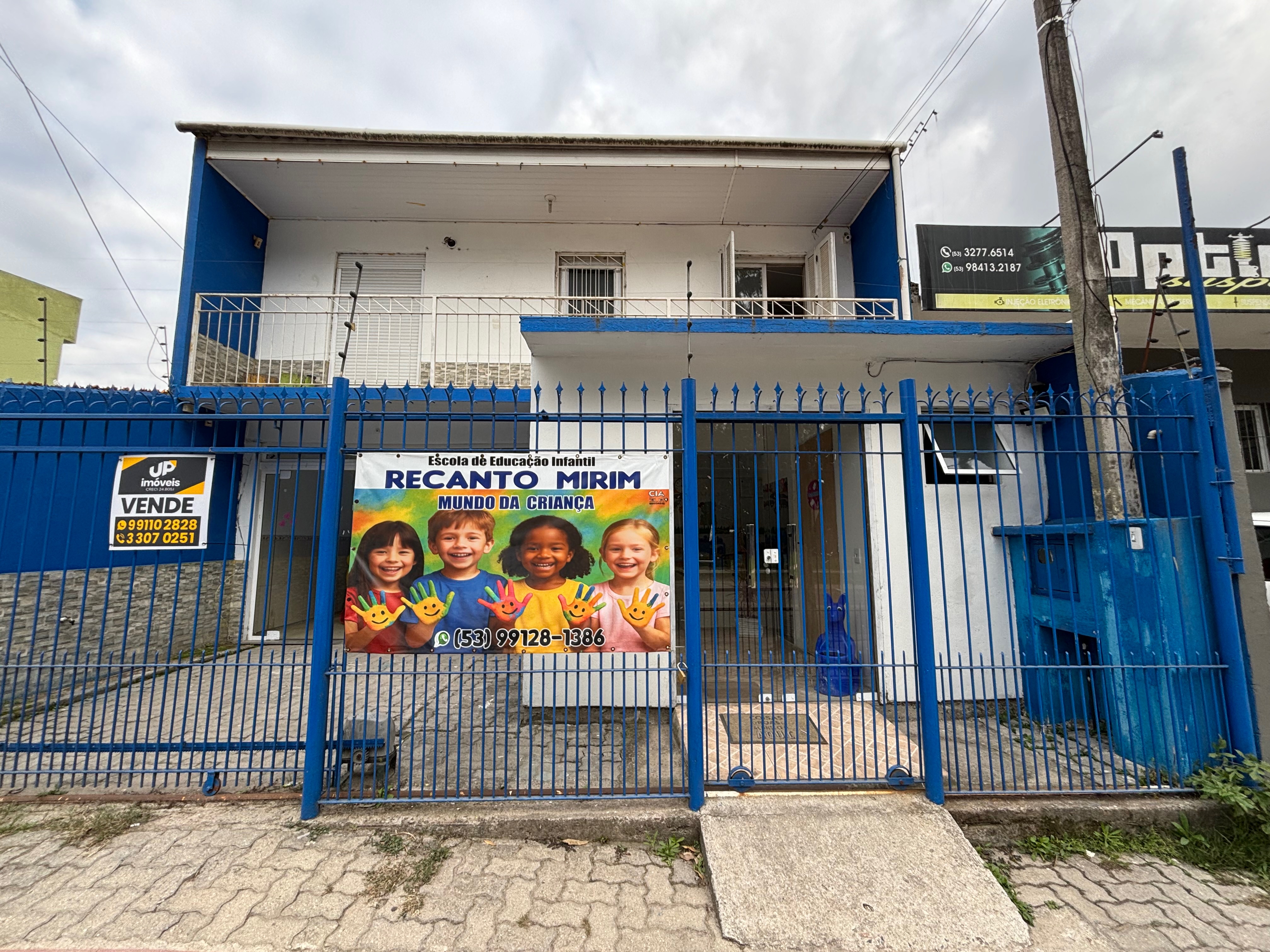 Casa comercial e residencial à venda nas Três Vendas, Pelotas - 271m², 3 quartos (sendo 1 suíte), amplo pátio e com ótimo potencial. - 21