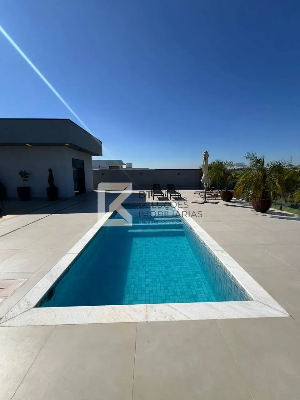 Casa, 3 quartos, 241 m² - Foto 1
