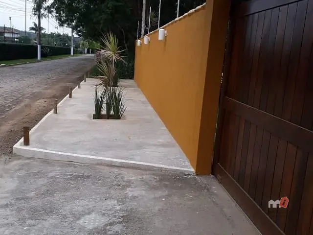 Casa com 1000m² 5 quartos e 1 banheiro, à venda, no bairro Marina em Armação dos Búzios