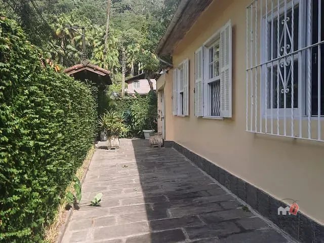 Casa 3 quartos e 3 banheiros, à venda, no bairro Fazenda Inglesa em Petrópolis