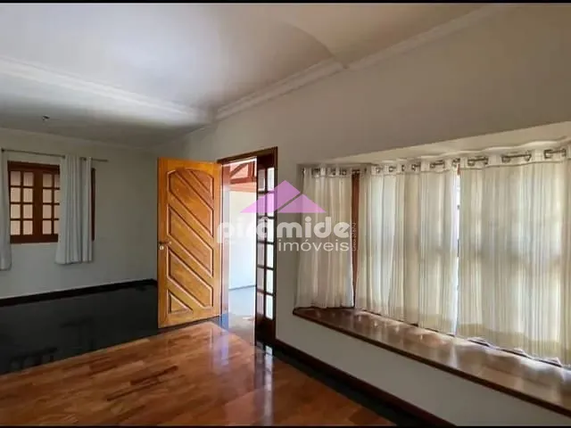 Casa com 300m² 3 quartos e 3 banheiros, à venda, no bairro Jardim San Marino em São José dos Campos