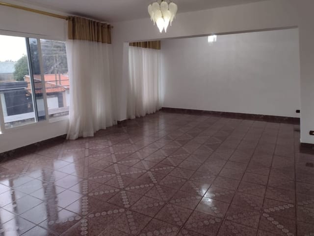 Casa com 480m² 3 quartos e 2 banheiros, à venda, no bairro Jardim São Pedro em Mogi das Cruzes