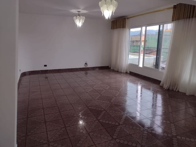 Casa com 480m² 3 quartos e 2 banheiros, à venda, no bairro Jardim São Pedro em Mogi das Cruzes