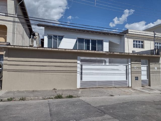Casa com 480m² 3 quartos e 2 banheiros, à venda, no bairro Jardim São Pedro em Mogi das Cruzes