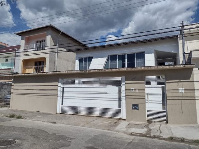 Casa com 480m² 3 quartos e 2 banheiros, à venda, no bairro Jardim São Pedro em Mogi das Cruzes