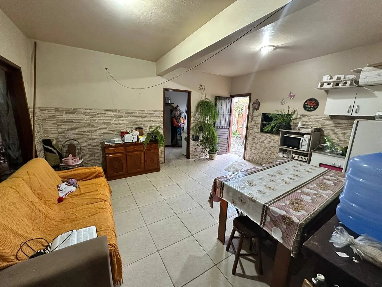 Casa à venda na Vila Princesa, Três Vendas - 161 m², 2 quartos, churrasqueira, ótima posição solar e amplo pátio. - 7