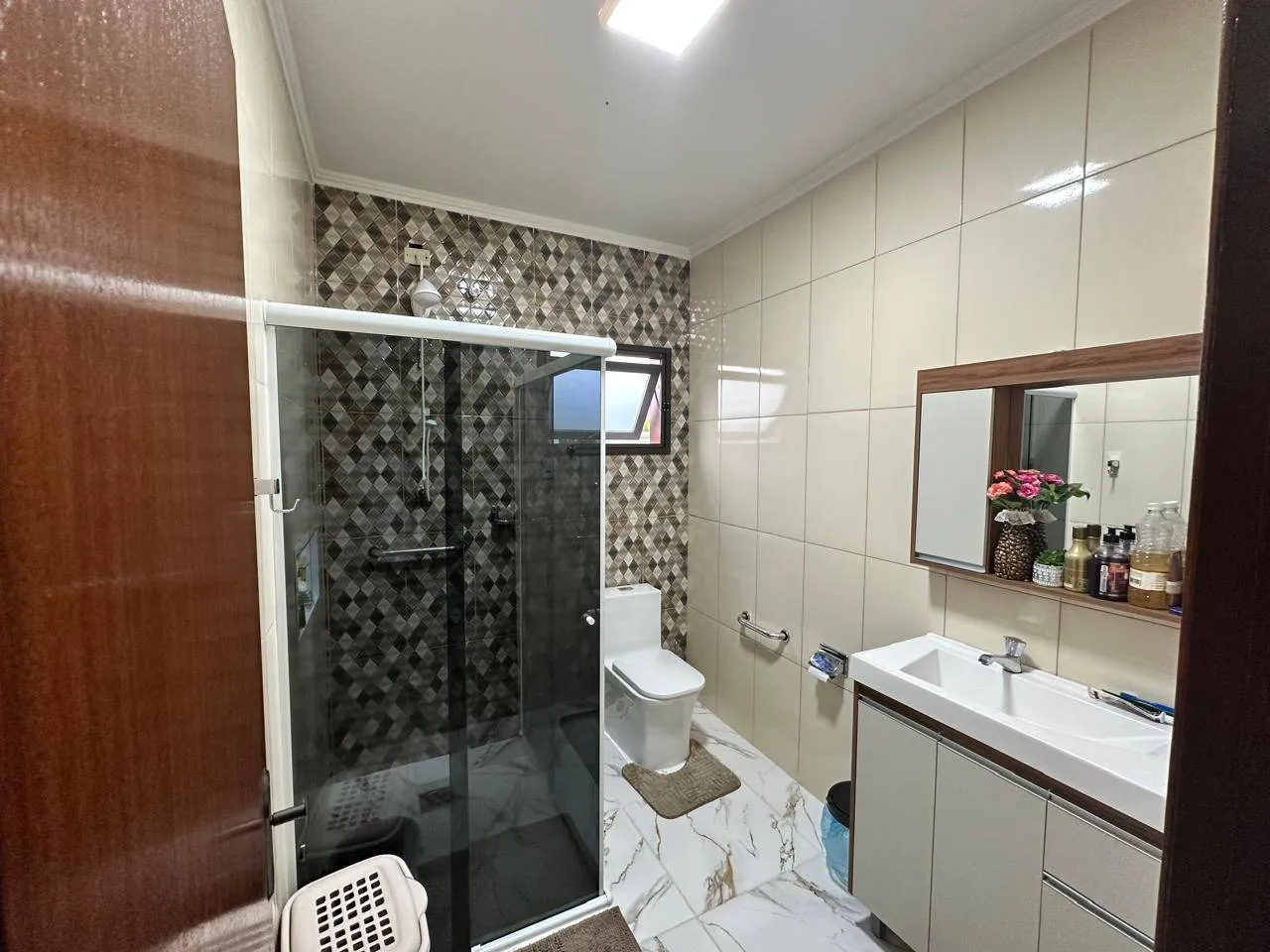 Casa à venda na Vila Princesa, Três Vendas - 161 m², 2 quartos, churrasqueira, ótima posição solar e amplo pátio. - 10