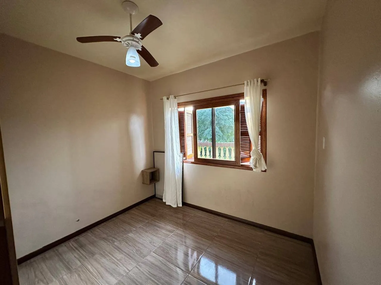 Casa à venda na Vila Princesa, Três Vendas - 161 m², 2 quartos, churrasqueira, ótima posição solar e amplo pátio. - 9