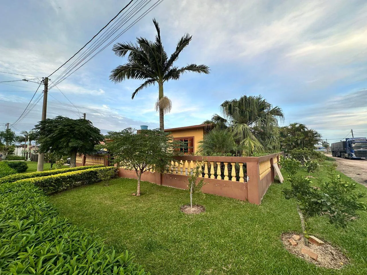 Casa à venda na Vila Princesa, Três Vendas - 161 m², 2 quartos, churrasqueira, ótima posição solar e amplo pátio. - 13