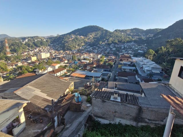 Casa com 300m² 3 quartos e 1 banheiro, à venda, no bairro Mosela em Petrópolis