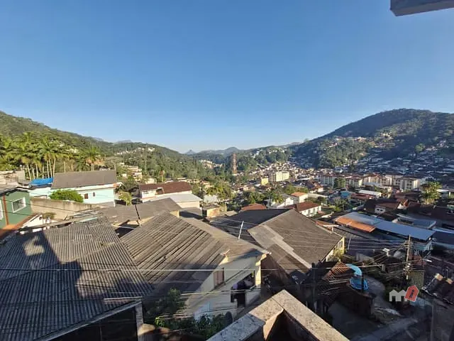 Casa com 300m² 3 quartos e 1 banheiro, à venda, no bairro Mosela em Petrópolis