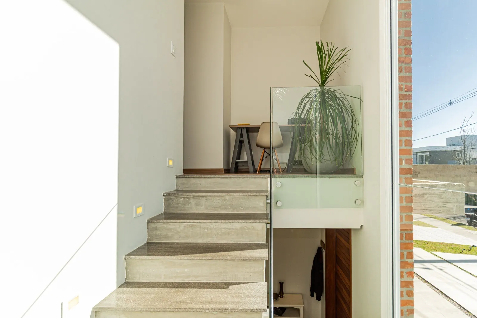 Casa alto padrão à venda no Veredas, Laranjal - 229m², 3 quartos (sendo 2 suítes), móveis planejados, lareira e com fundo para o lago. - 11