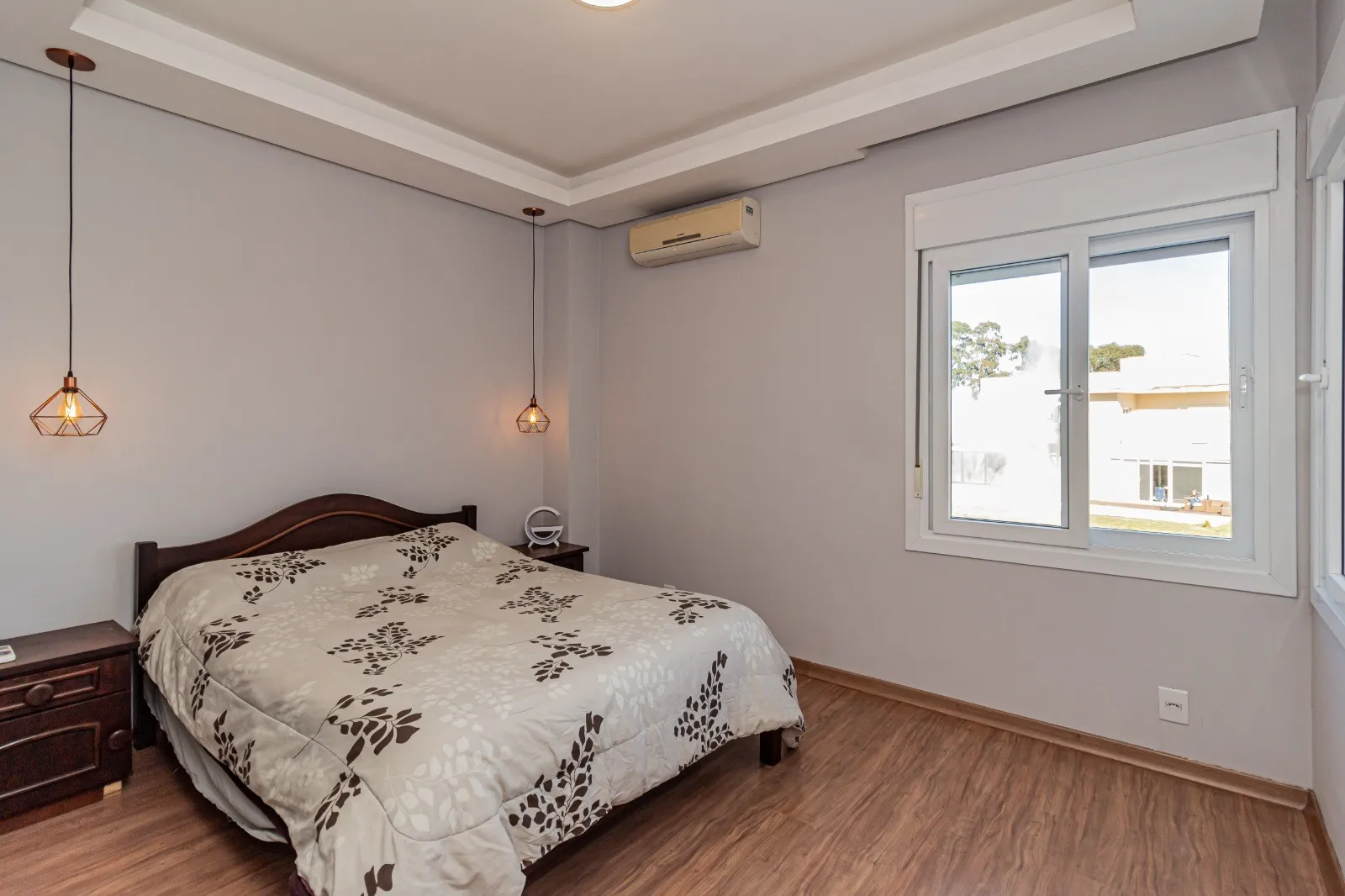 Casa alto padrão à venda no Veredas, Laranjal - 229m², 3 quartos (sendo 2 suítes), móveis planejados, lareira e com fundo para o lago. - 13