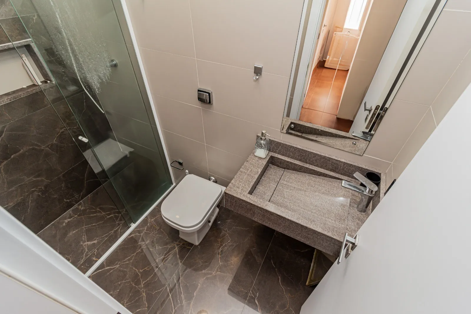 Casa alto padrão à venda no Veredas, Laranjal - 229m², 3 quartos (sendo 2 suítes), móveis planejados, lareira e com fundo para o lago. - 14
