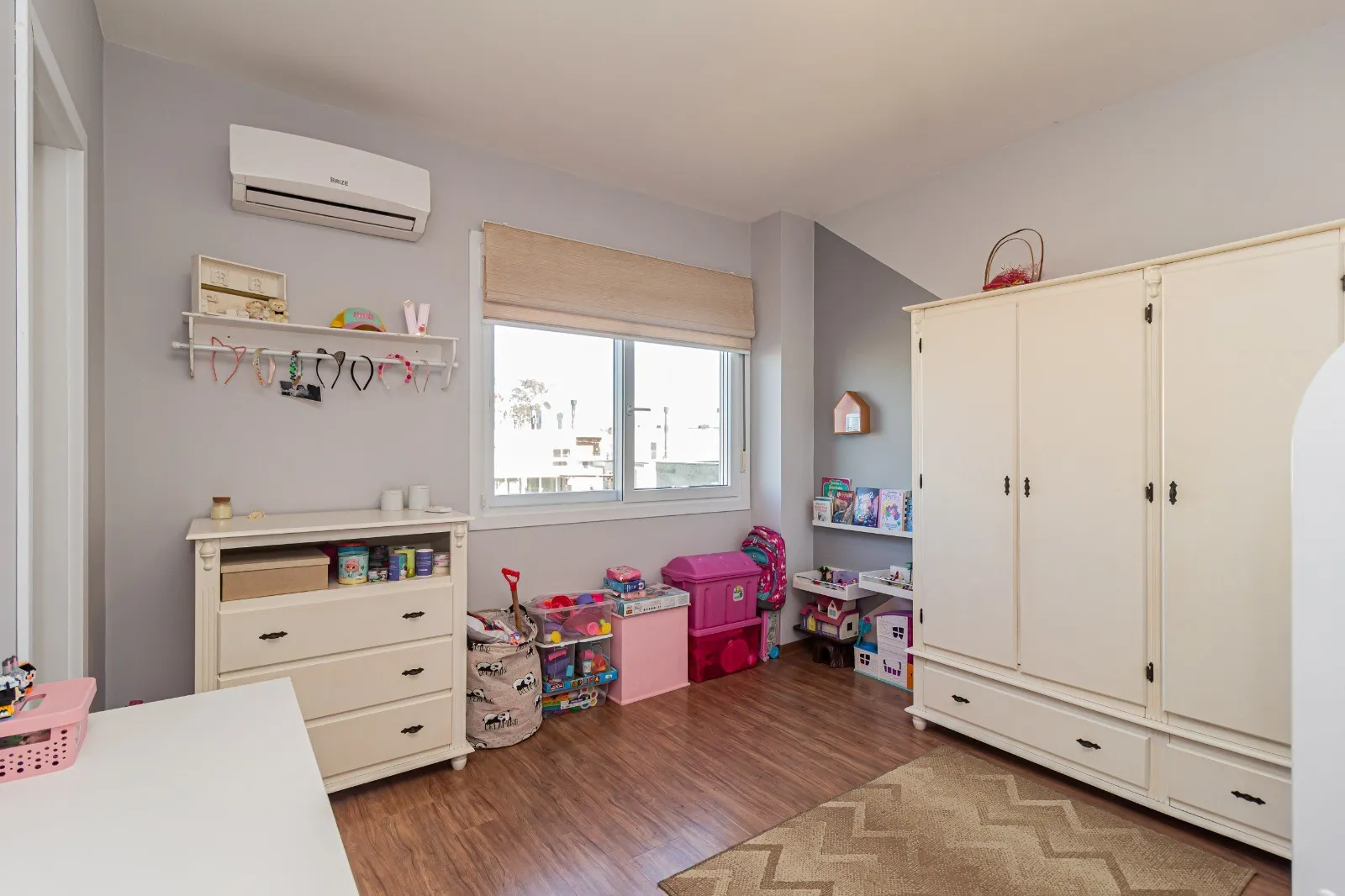 Casa alto padrão à venda no Veredas, Laranjal - 229m², 3 quartos (sendo 2 suítes), móveis planejados, lareira e com fundo para o lago. - 17