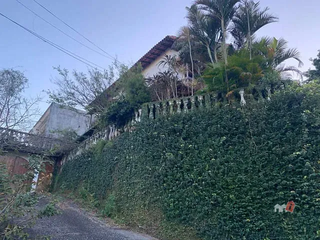 Casa com 476m² 3 quartos e 3 banheiros, à venda, no bairro Valparaíso em Petrópolis