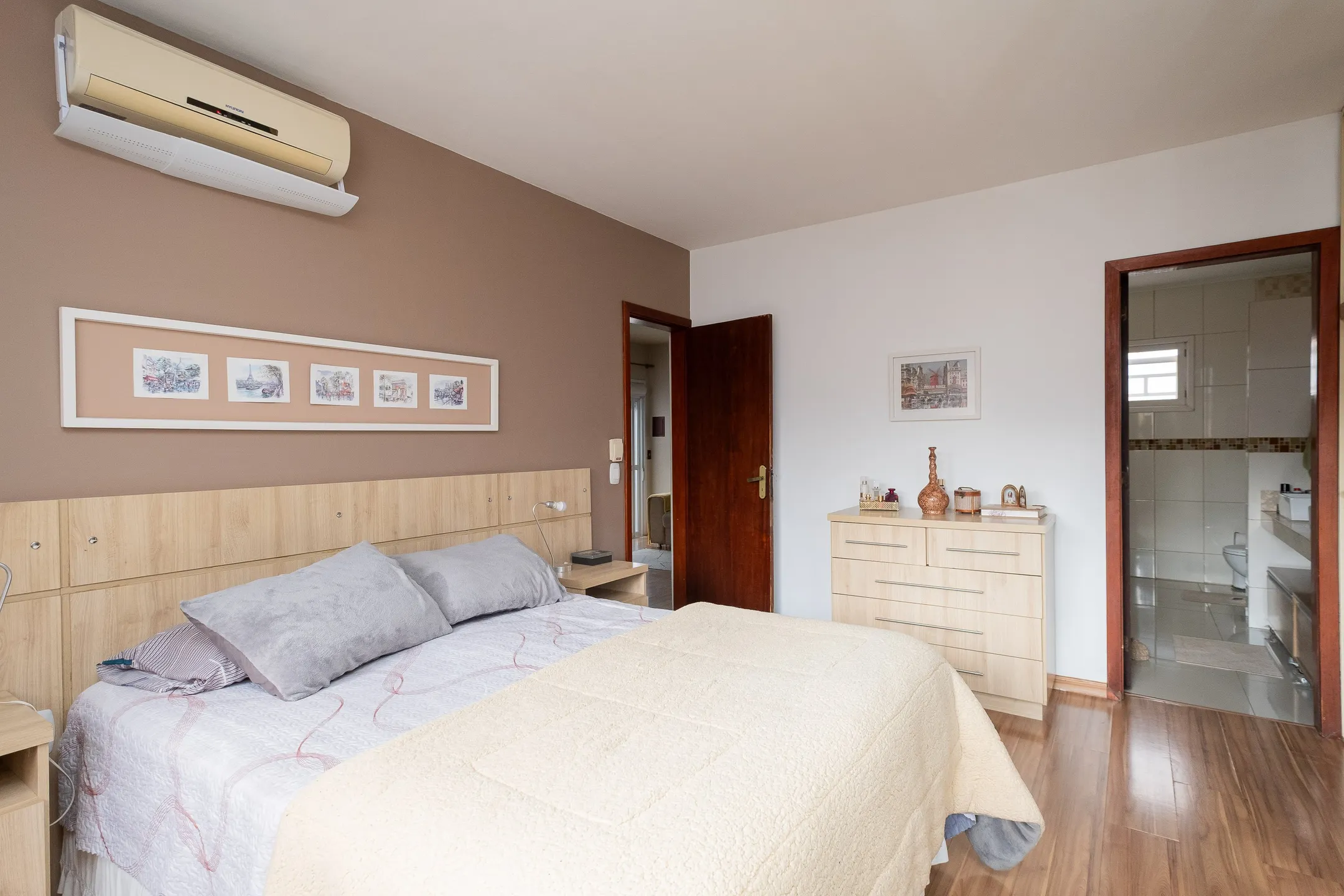 Casa à venda na Colina do Sol, Pelotas - 229 m², 3 quartos (sendo 1 suíte), cozinha planejada, lareira e espaço gourmet com piscina. - 13