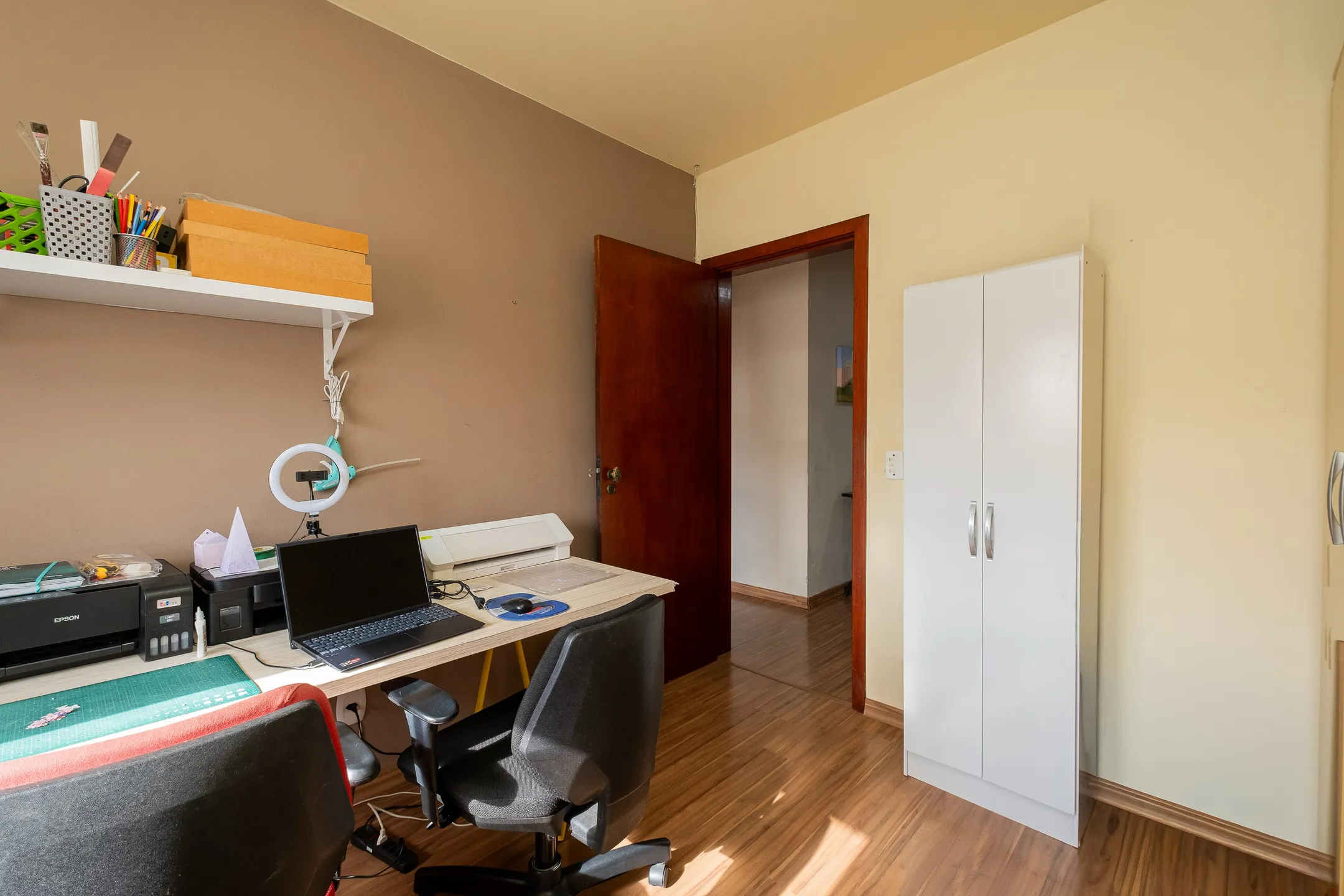 Casa à venda na Colina do Sol, Pelotas - 229 m², 3 quartos (sendo 1 suíte), cozinha planejada, lareira e espaço gourmet com piscina. - 17