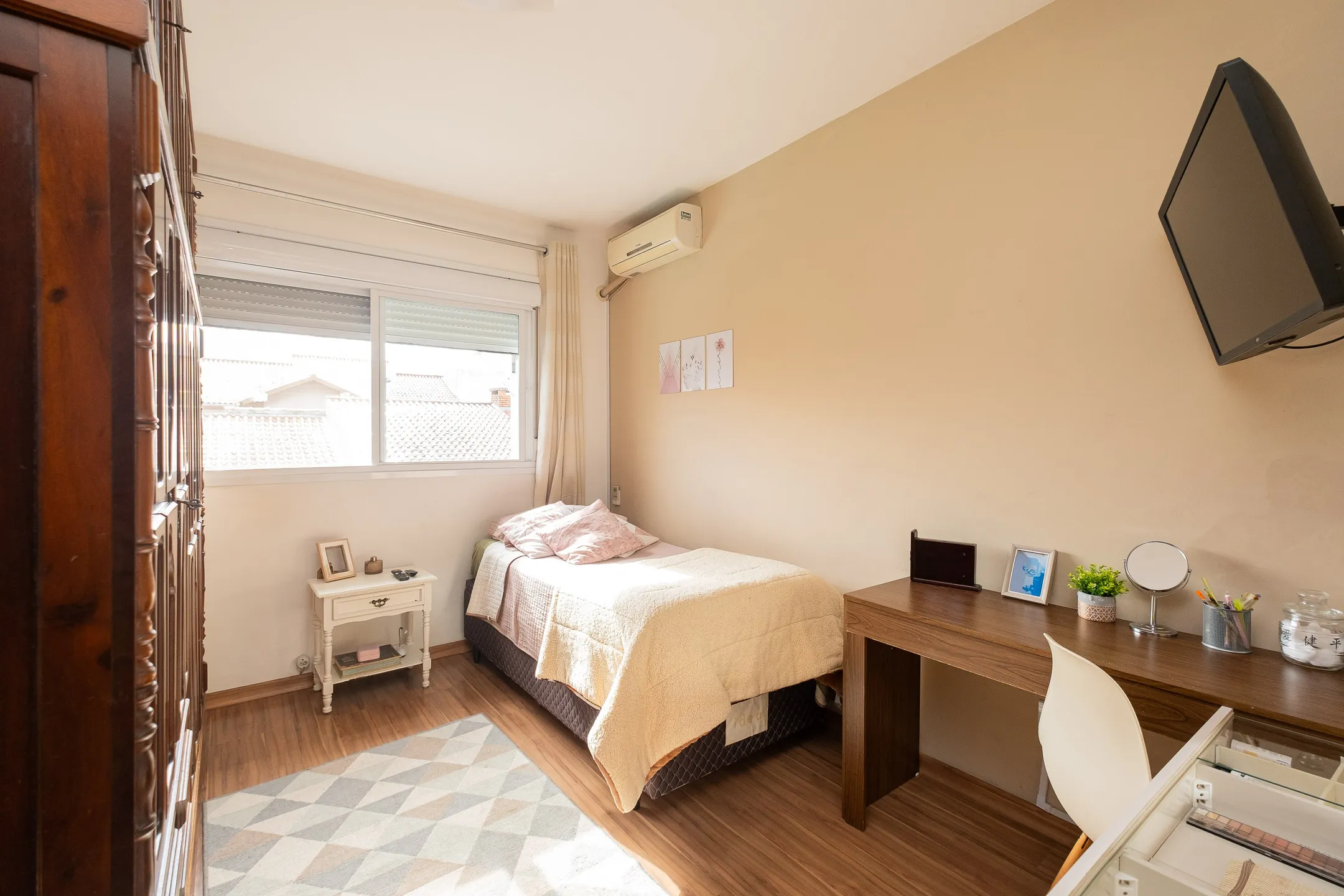 Casa à venda na Colina do Sol, Pelotas - 229 m², 3 quartos (sendo 1 suíte), cozinha planejada, lareira e espaço gourmet com piscina. - 18
