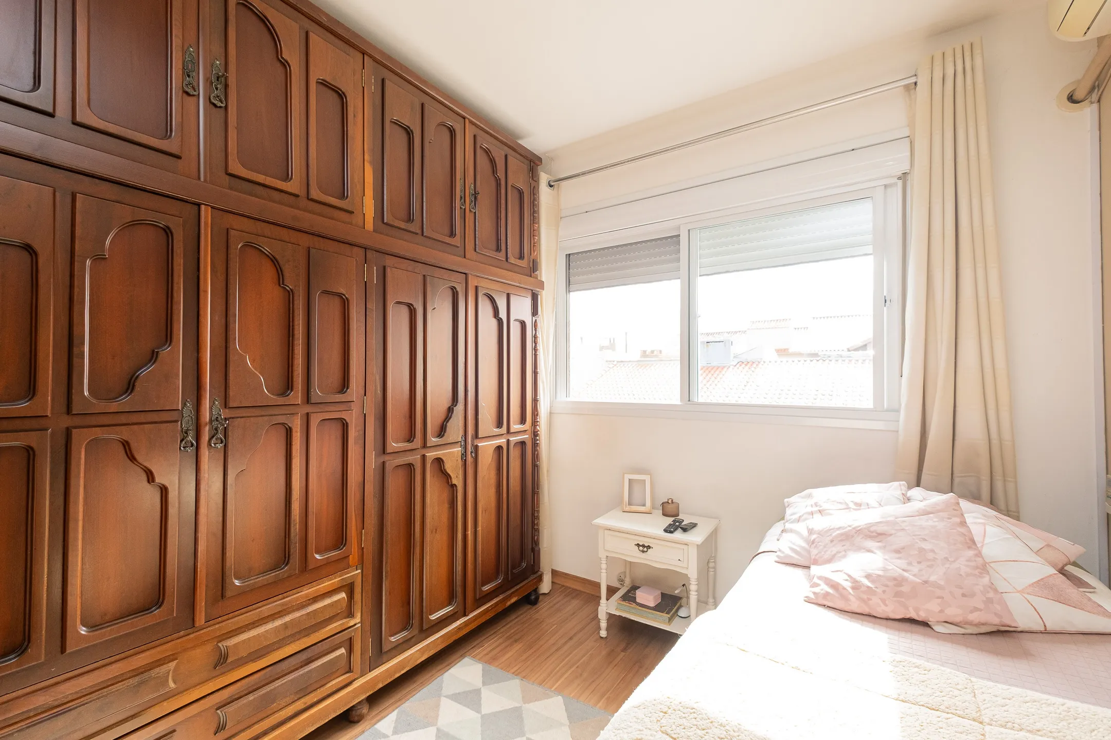 Casa à venda na Colina do Sol, Pelotas - 229 m², 3 quartos (sendo 1 suíte), cozinha planejada, lareira e espaço gourmet com piscina. - 19