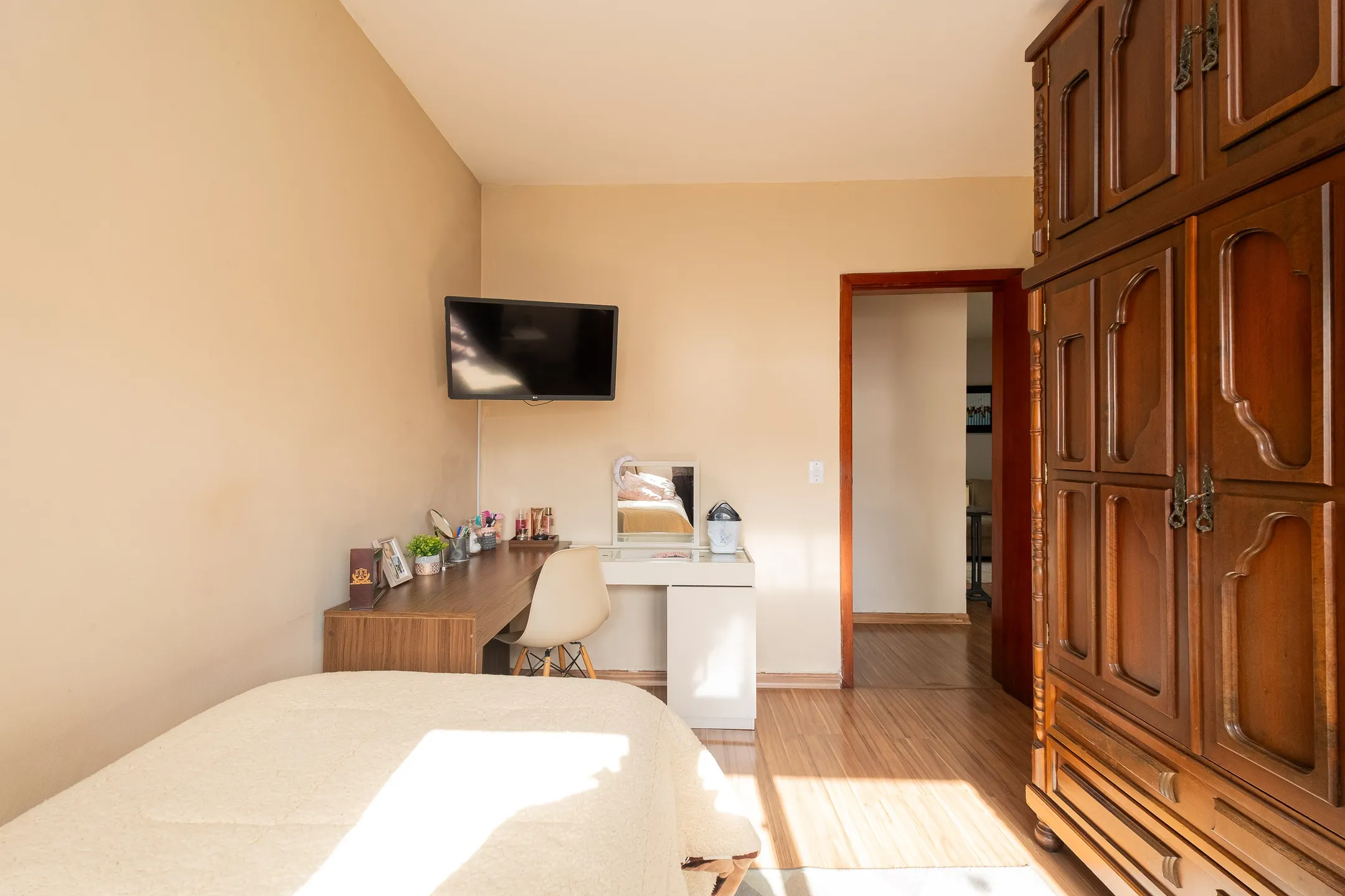 Casa à venda na Colina do Sol, Pelotas - 229 m², 3 quartos (sendo 1 suíte), cozinha planejada, lareira e espaço gourmet com piscina. - 20